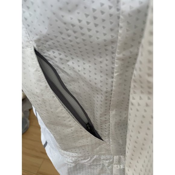 White Lightweight Water Resistant Hooded Packable Jacket XS Cinchable Windbreak - Picture 7 of 14